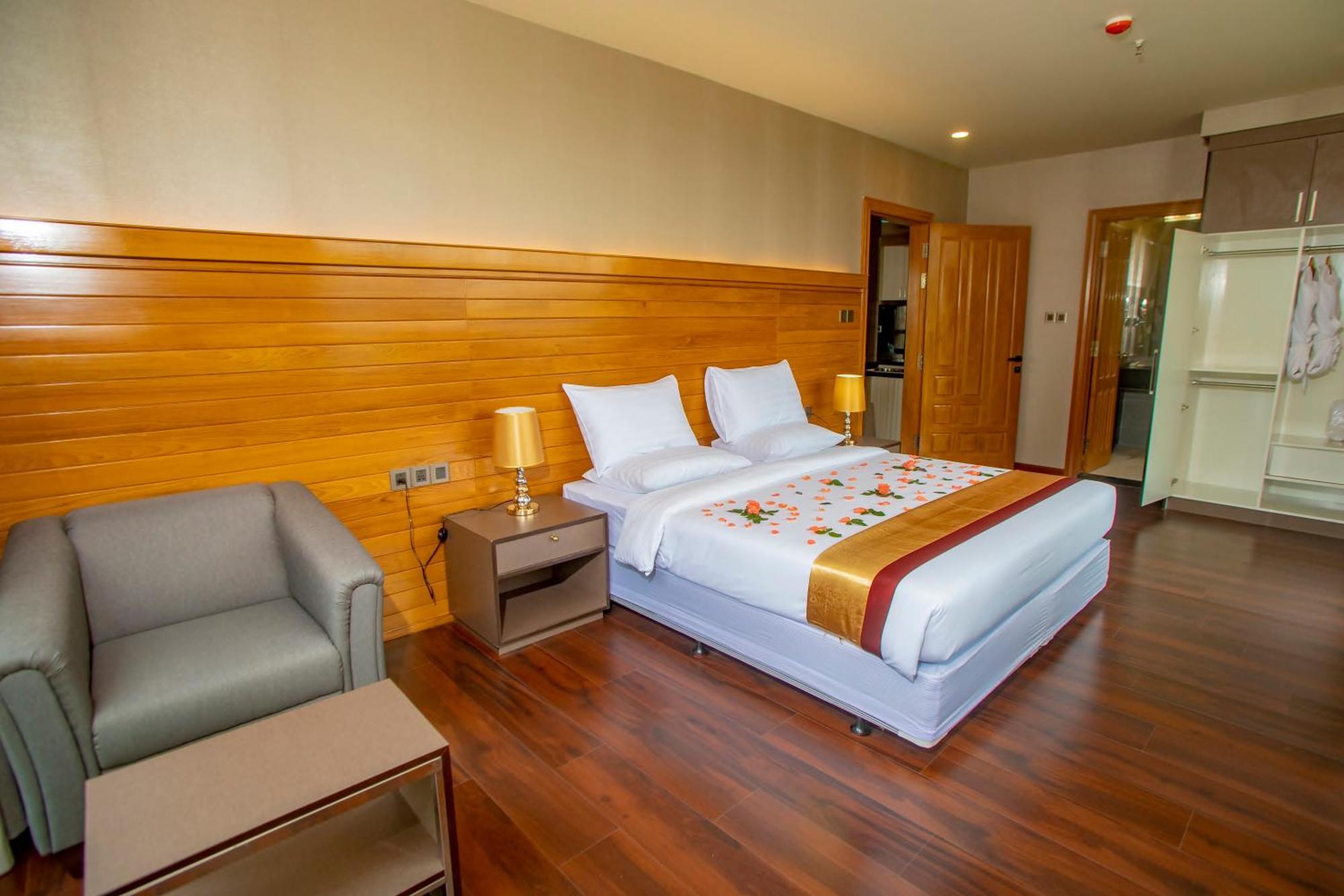 Prestige Residences At Golden Valley By Grand United Hospitality Янгон Екстериор снимка