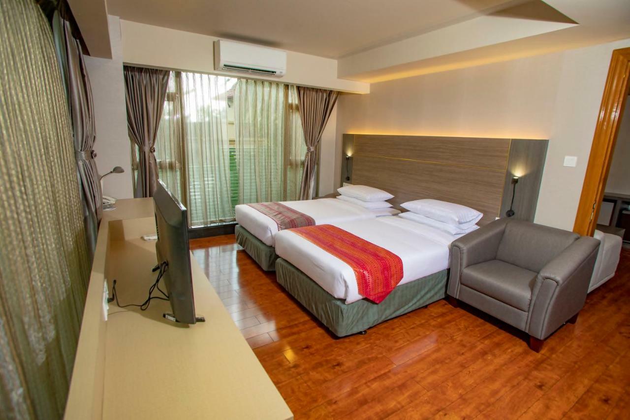 Prestige Residences At Golden Valley By Grand United Hospitality Янгон Стая снимка